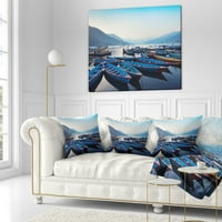 Designart plavi drveni brodovi u jezeru - jastuk za bacanje čamca-18x18