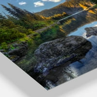 Designart 'planinsko jezero okruženo drvećem' pejzažna metalna zidna Umjetnost